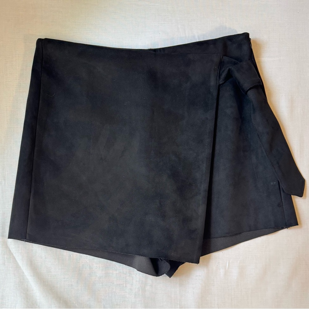 Asymmetrical belted skort from Zara